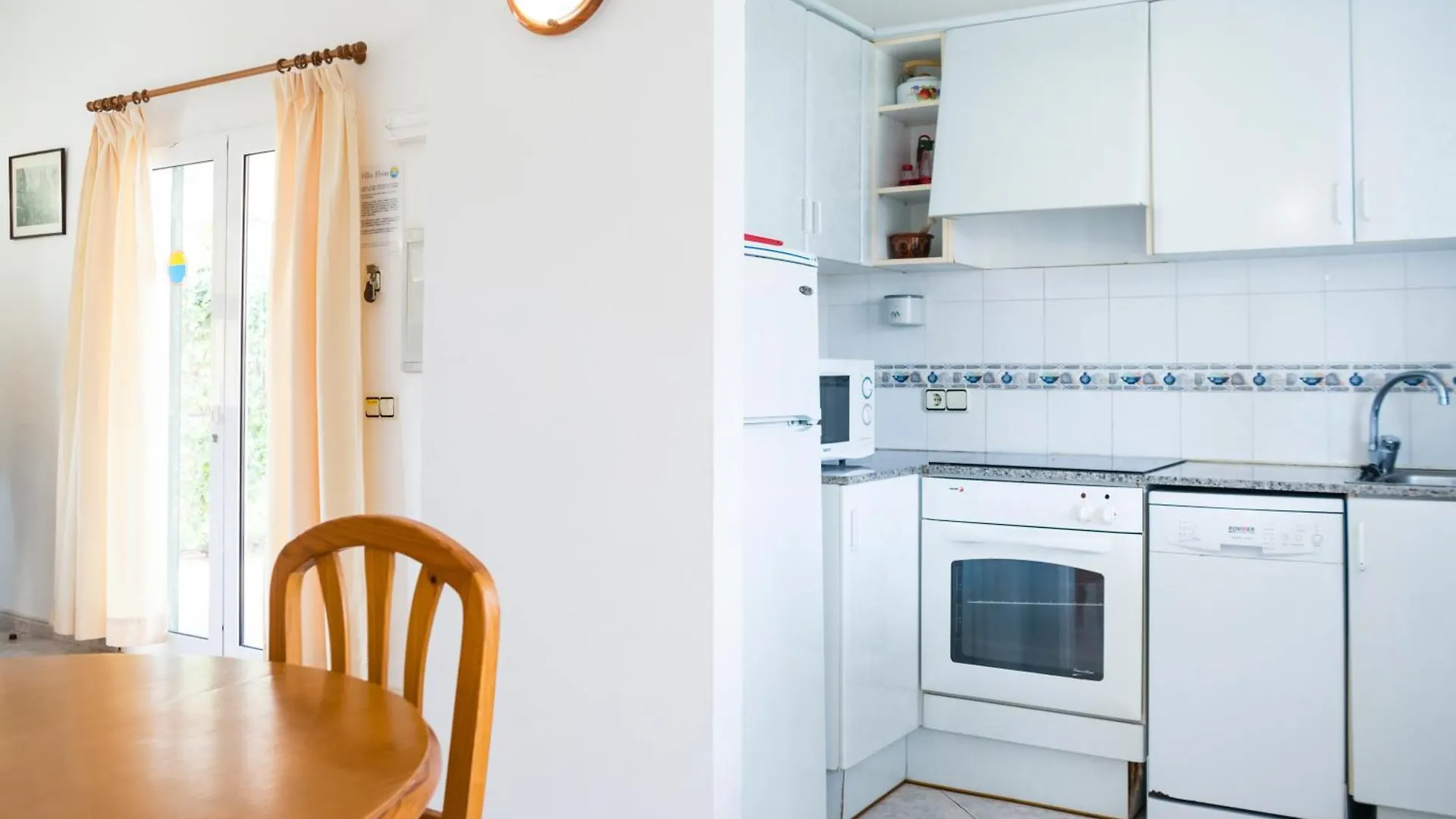 Dom wakacyjny Apartchalet Villas Elvira. Villa E Son Carrio