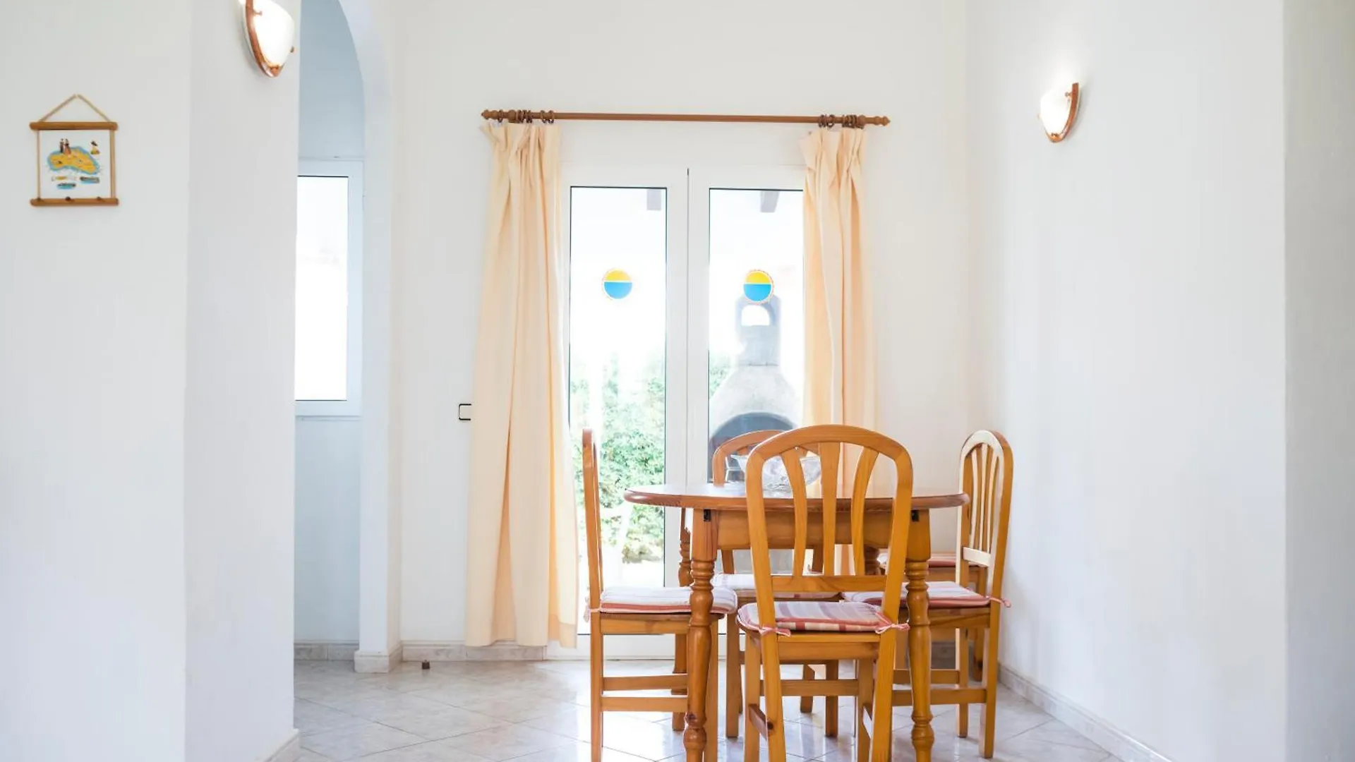 Apartchalet Villas Elvira. Villa E Son Carrio  Hiszpania