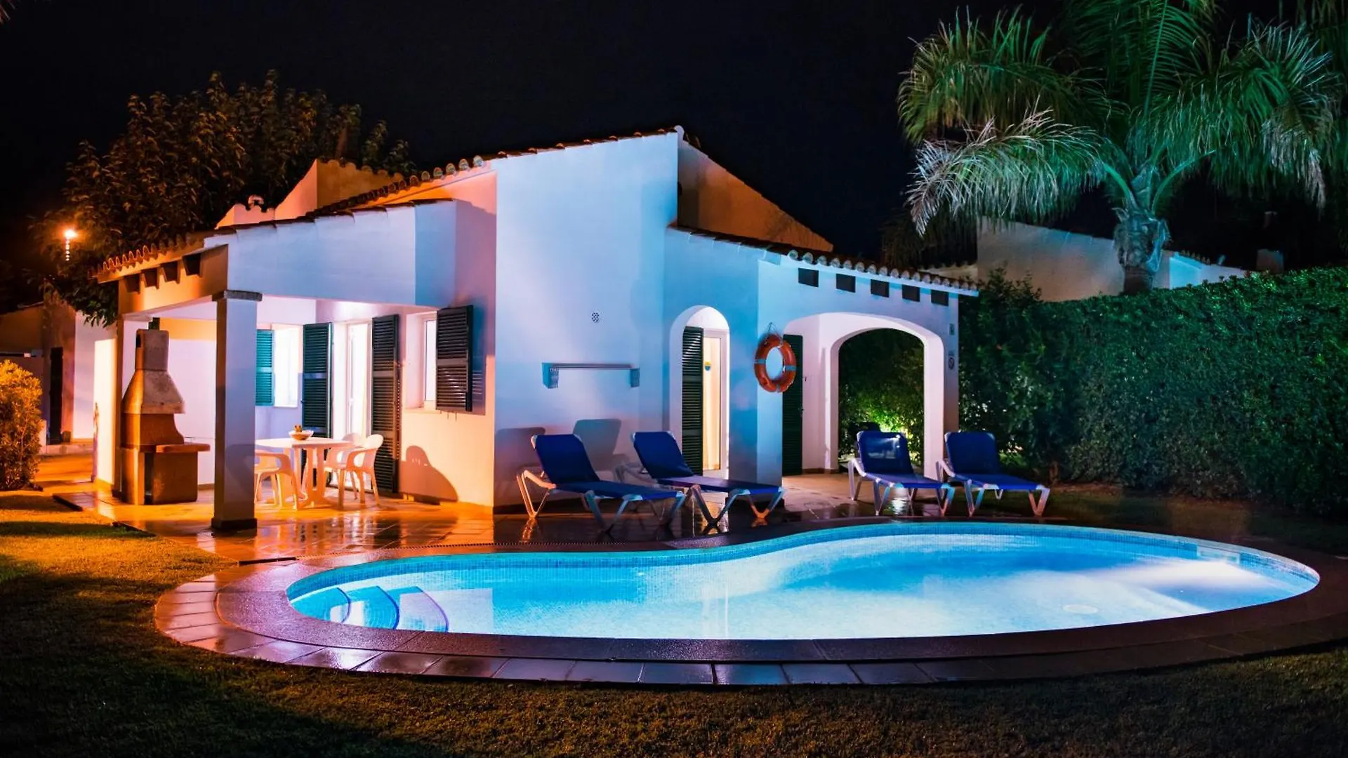 Apartchalet Villas Elvira. Villa E Son Carrio